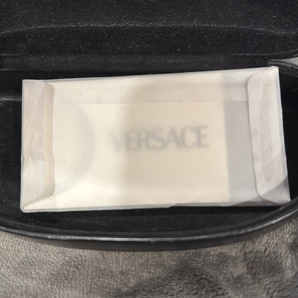 Versace large black leather sunglass case with card - Picture 4 of 4